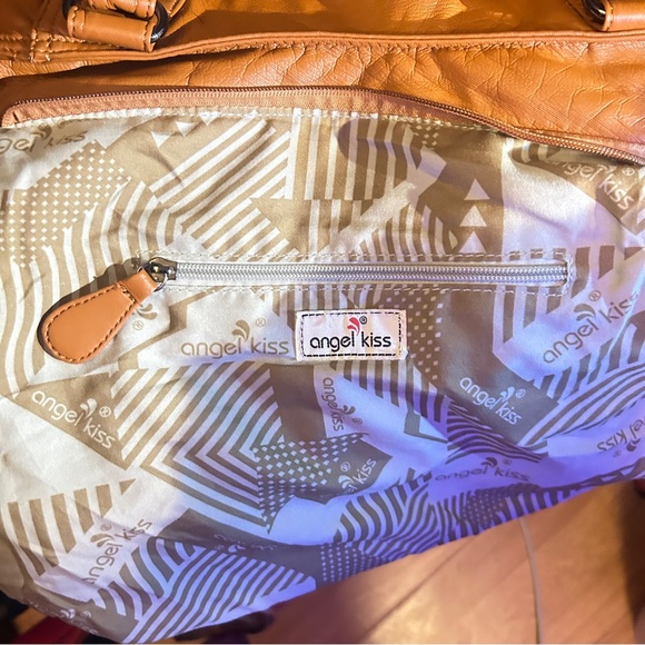 Angel Kiss made of high quality wear resisting & washable leather Crossbody bag - Picture 6 of 9